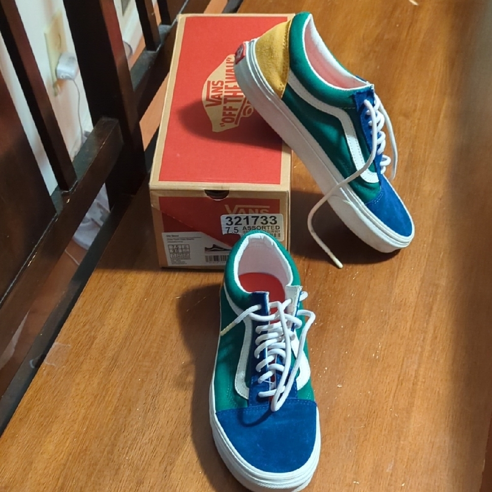 NEW Vans Primary colors Low-Top Sneakers Men 7.5 Women 9 Teacher Fun Skateboard